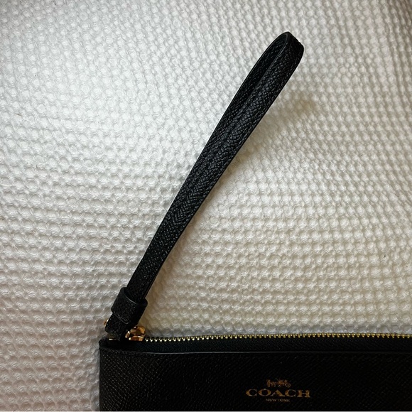 Coach pebbled leather wristlet NEW - Picture 3 of 5
